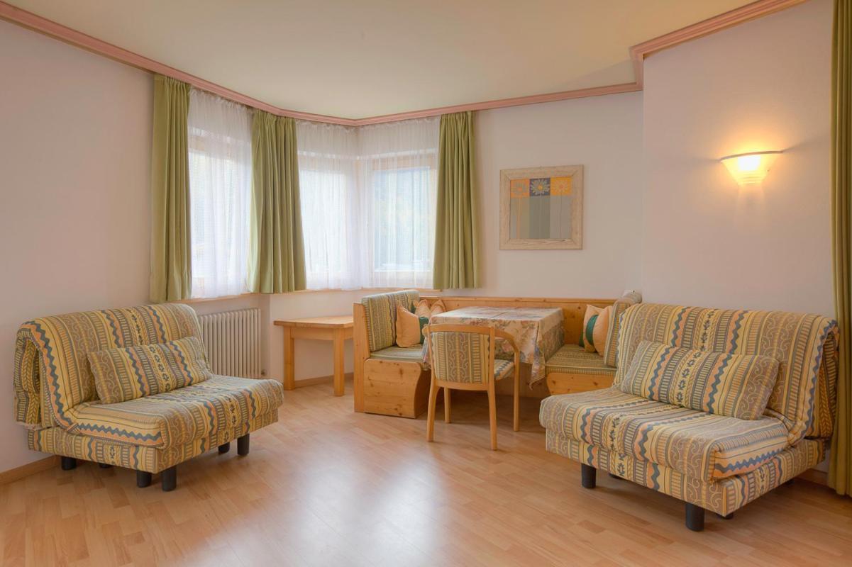 Aparthotel Ciasa La Ro 3*